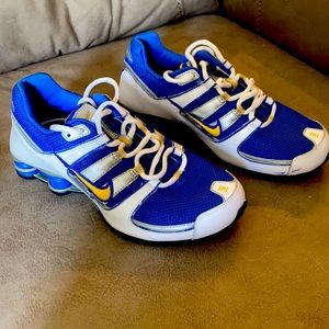 White blue with yellow Nike Shox size 6